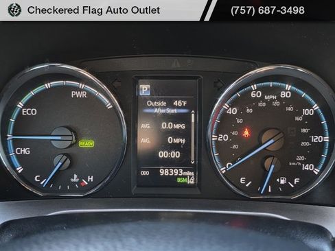 Used 2018 Toyota RAV4 SE image 26