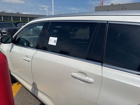 Used 2019 Toyota Highlander AWD V6 image 16