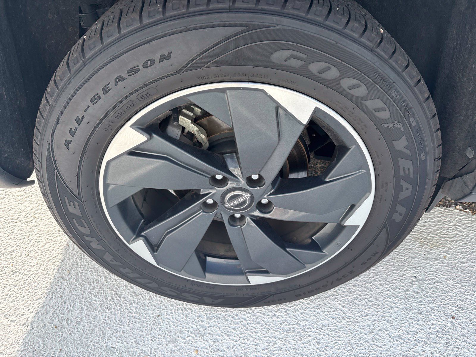 Used 2024 Nissan Rogue SV AWD/4WD image 8