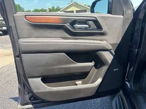 Used 2025 GMC Yukon Denali w/ Advanced Technology Package AWD/4WD image 15