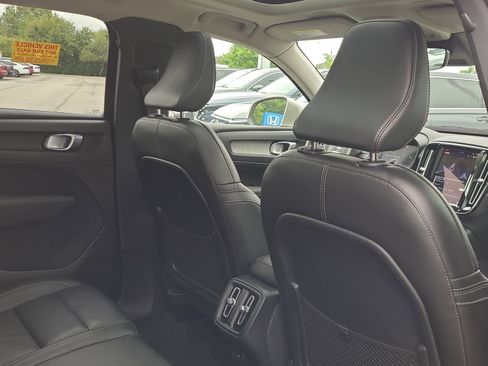 Used 2023 Volvo XC40 B4 Ultimate FWD image 18
