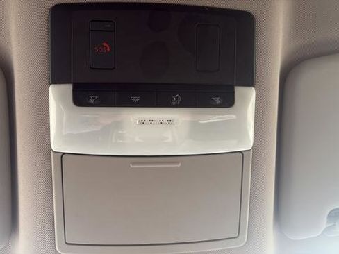 Used 2025 Nissan Rogue SV AWD/4WD image 32