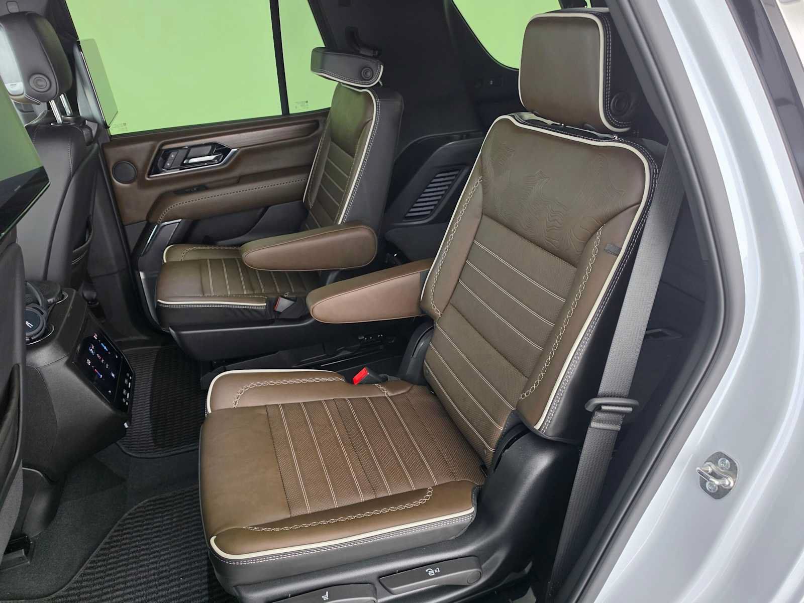 Used 2026 GMC Yukon Denali Ultimate AWD/4WD image 19