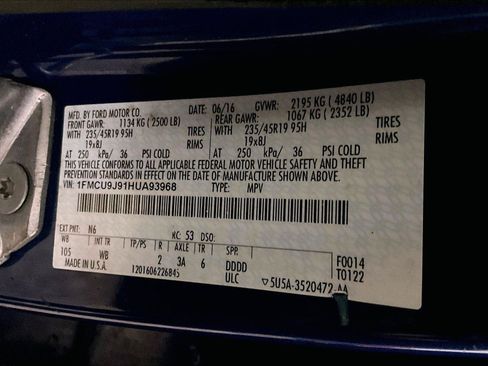 Used 2017 Ford Escape Titanium image 32