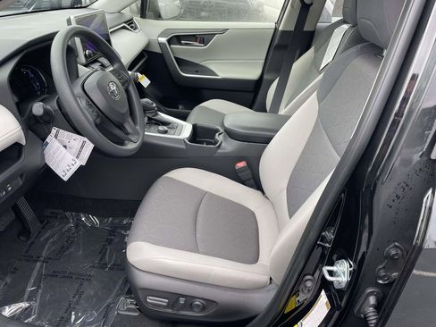 New 2025 Toyota RAV4 XLE image 29