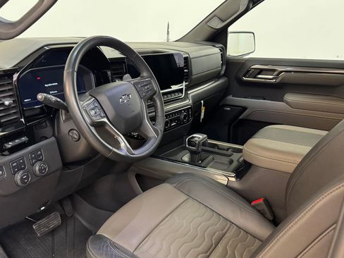 Used 2025 Chevrolet Silverado 1500 ZR2 w/ Technology Package image 33