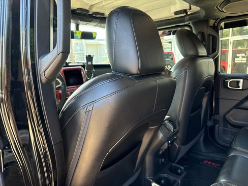 Used 2022 Jeep Gladiator Overland AWD/4WD image 16