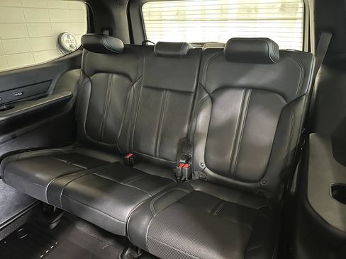 Used 2022 Jeep Wagoneer Series III w/ Flexible Seating Group AWD/4WD image 41