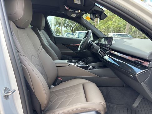 Used 2026 BMW 530i w/ Premium Package RWD image 33