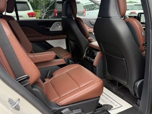 Used 2025 Lincoln Aviator Reserve w/ Equipment Group 201A AWD/4WD image 32