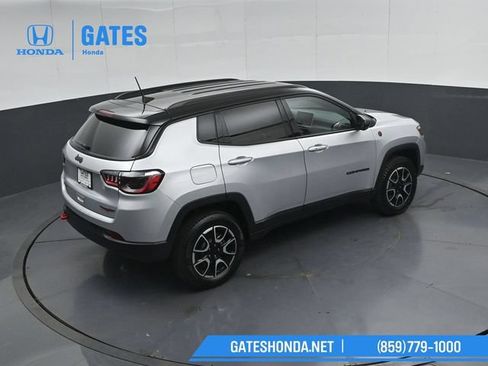 Used 2024 Jeep Compass Trailhawk AWD/4WD image 44