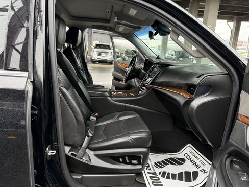 Used 2018 Cadillac Escalade Luxury AWD/4WD image 21