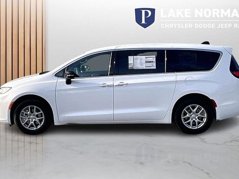 New 2026 Chrysler Pacifica Select FWD image 6