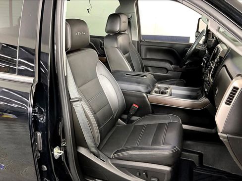 Used 2019 GMC Sierra 3500 Denali w/ Duramax Plus Package image 9