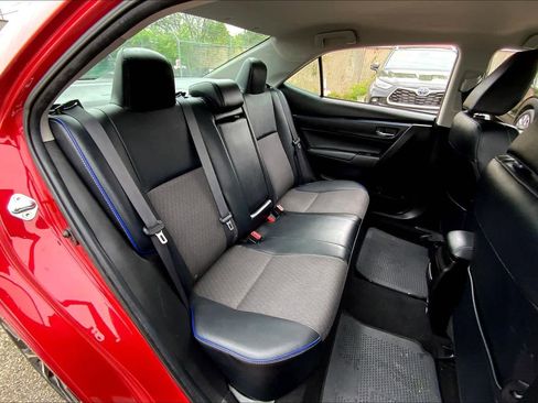 Used 2018 Toyota Corolla SE image 19
