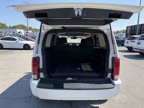 Used 2011 Dodge Nitro Heat RWD image 11