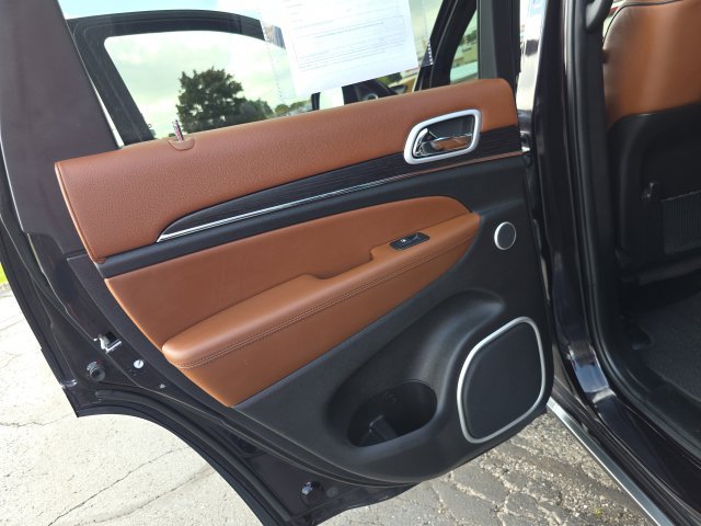 Used 2021 Jeep Grand Cherokee Summit w/ Platinum Series Group AWD/4WD image 24