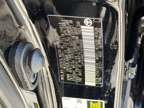 Certified 2025 Toyota Corolla LE image 21