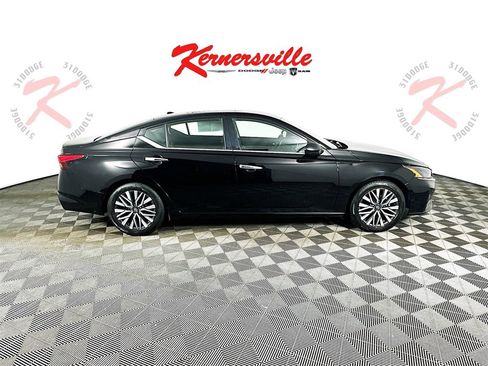 Used 2024 Nissan Altima 2.5 SV image 8