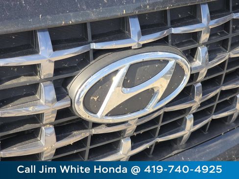 Used 2023 Hyundai Venue SEL w/ Cargo Package FWD image 12
