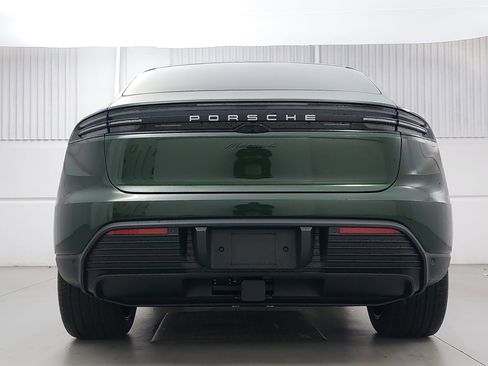 New 2026 Porsche Macan 4 Electric image 6