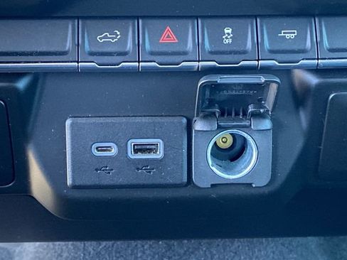 Used 2021 Chevrolet Silverado 1500 Custom image 17