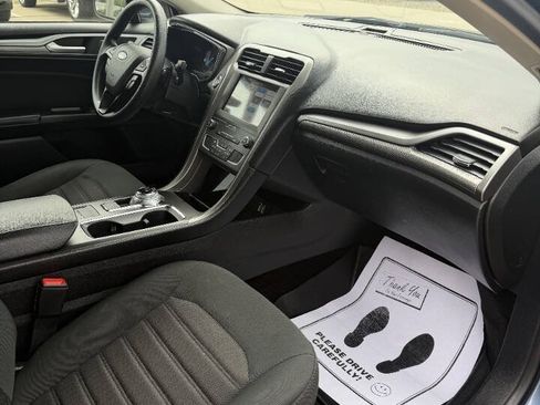 Used 2019 Ford Fusion SE FWD image 16