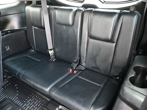 Used 2019 Toyota Highlander XLE FWD image 17