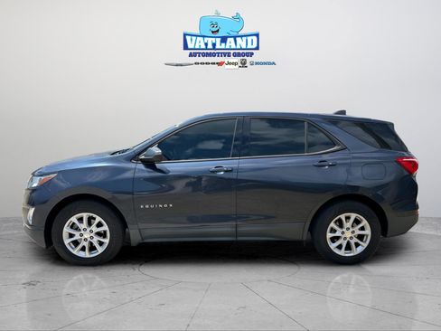 Used 2019 Chevrolet Equinox LS FWD image 2