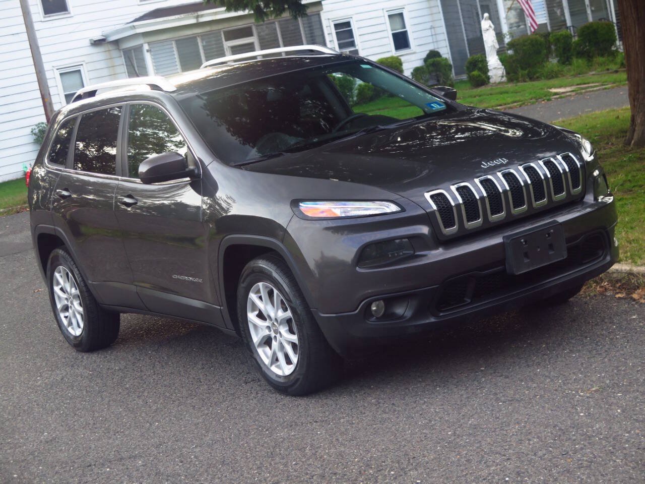 Used 2016 Jeep Cherokee Latitude AWD/4WD image 39