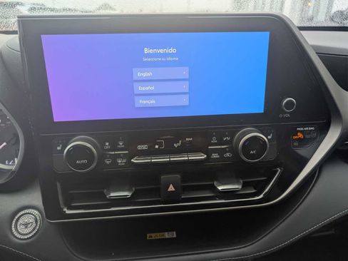 Certified 2023 Toyota Highlander XLE image 10