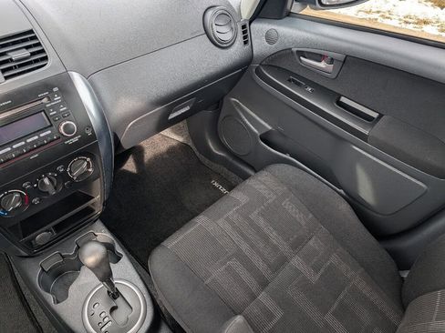 Used 2011 Suzuki SX4 AWD Hatchback image 18