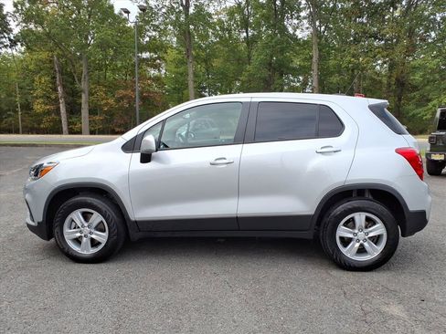 Certified 2022 Chevrolet Trax LS w/ Tint and Cruise Package image 4
