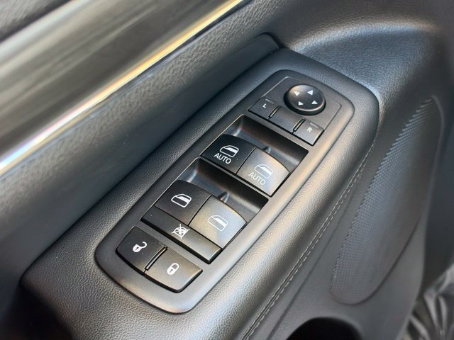 Used 2019 Jeep Grand Cherokee Limited w/ Luxury Group II AWD/4WD image 25