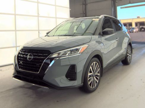 Used 2024 Nissan Kicks SV FWD image 4