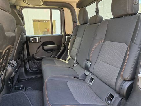 Used 2022 Jeep Gladiator Mojave AWD/4WD image 23