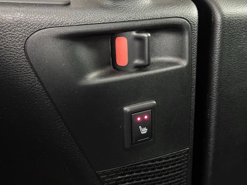 Used 2024 Chrysler Pacifica Limited FWD image 31