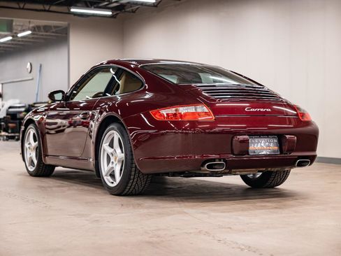 Used 2005 Porsche 911 Carrera RWD image 28