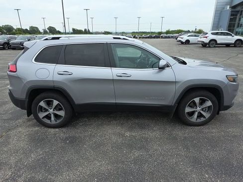 Used 2019 Jeep Cherokee Limited w/ Trailer Tow Group AWD/4WD image 2