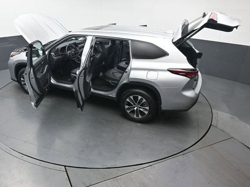 Certified 2024 Toyota Highlander XLE image 58