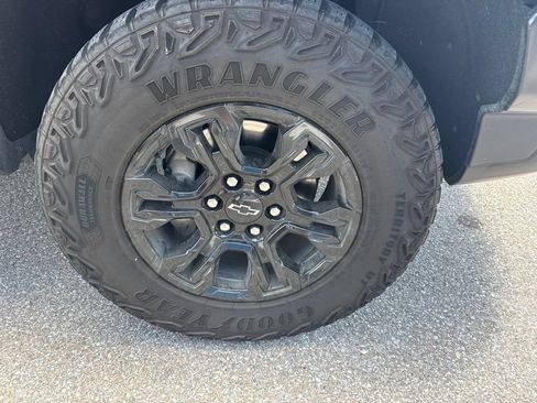 Used 2024 Chevrolet Silverado 1500 ZR2 w/ Technology Package AWD/4WD image 5