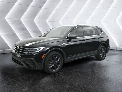 Used 2022 Volkswagen Tiguan SE image 3