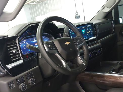 Used 2024 Chevrolet Silverado 2500 LT AWD/4WD image 17
