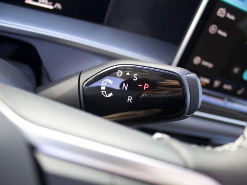 New 2026 Volkswagen Tiguan SE AWD/4WD image 19