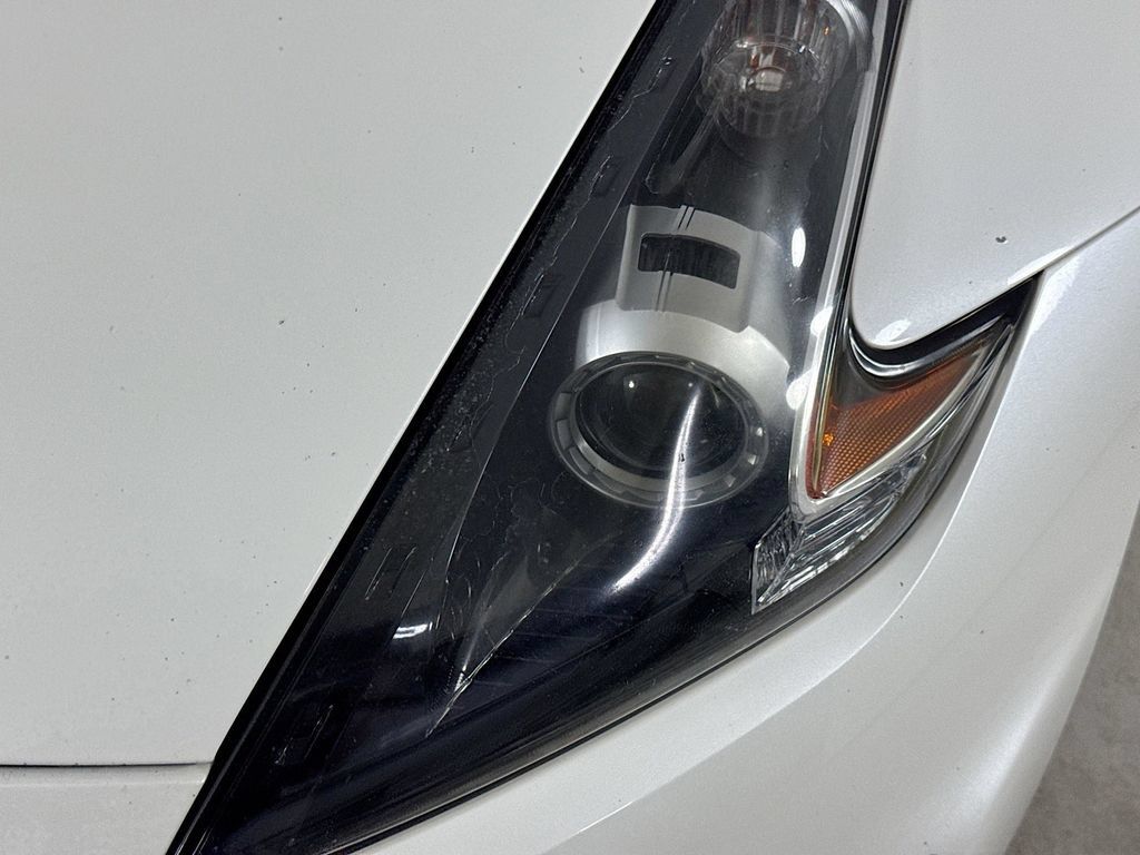 Used 2020 Nissan 370Z Coupe RWD image 31