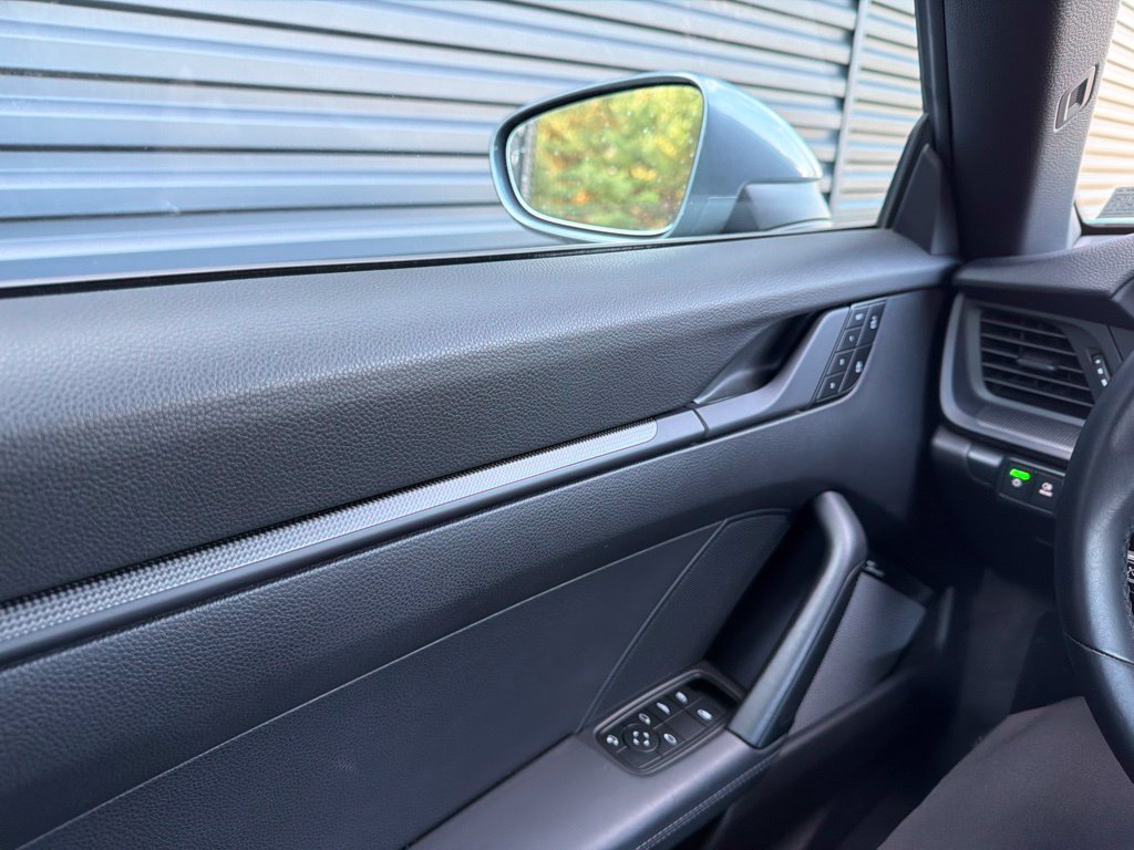 Certified 2025 Porsche 911 Carrera T RWD image 24