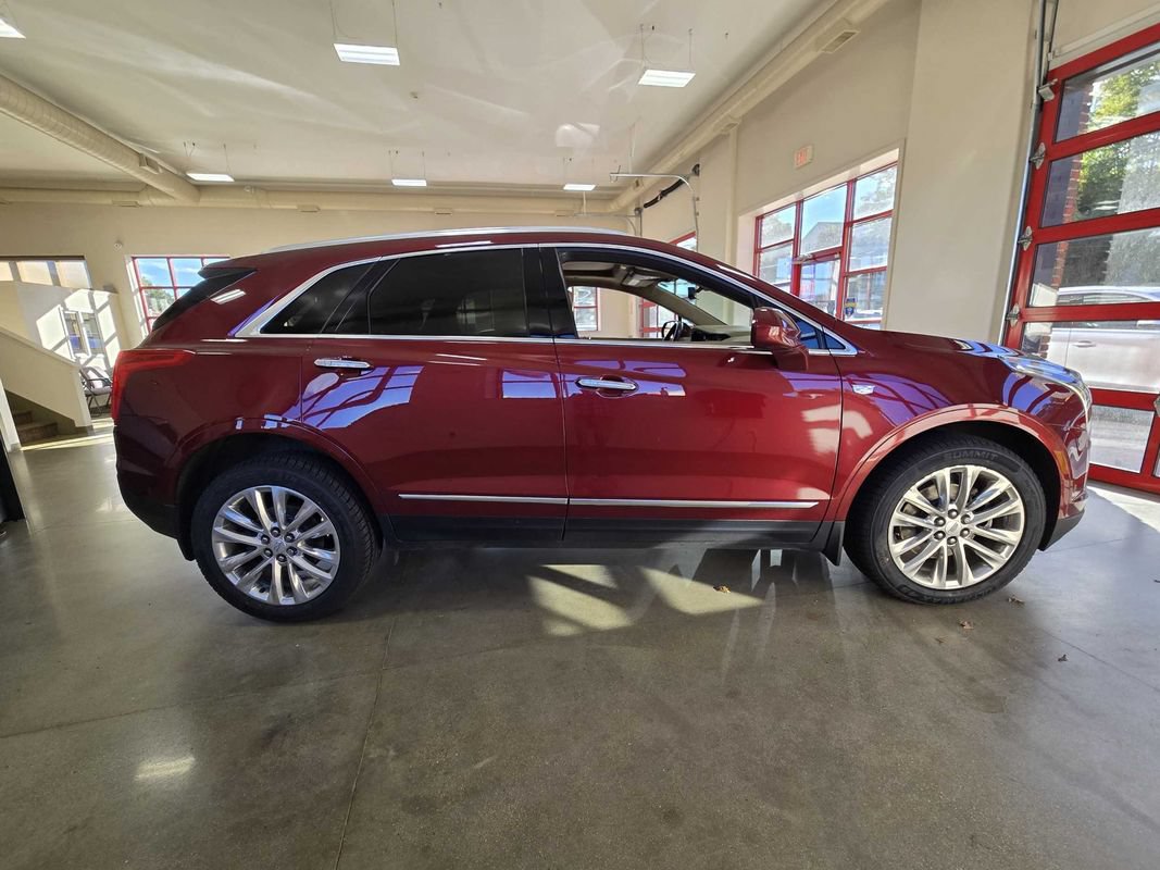 Used 2017 Cadillac XT5 Platinum w/ Driver Assist Package AWD/4WD image 8