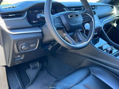 Used 2024 Jeep Grand Cherokee Limited w/ Black Appearance Package AWD/4WD image 16