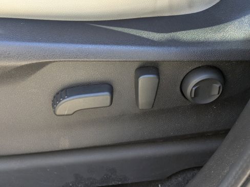 Used 2022 Subaru Ascent Limited image 30