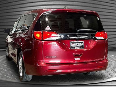 Used 2023 Chrysler Voyager LX FWD image 4